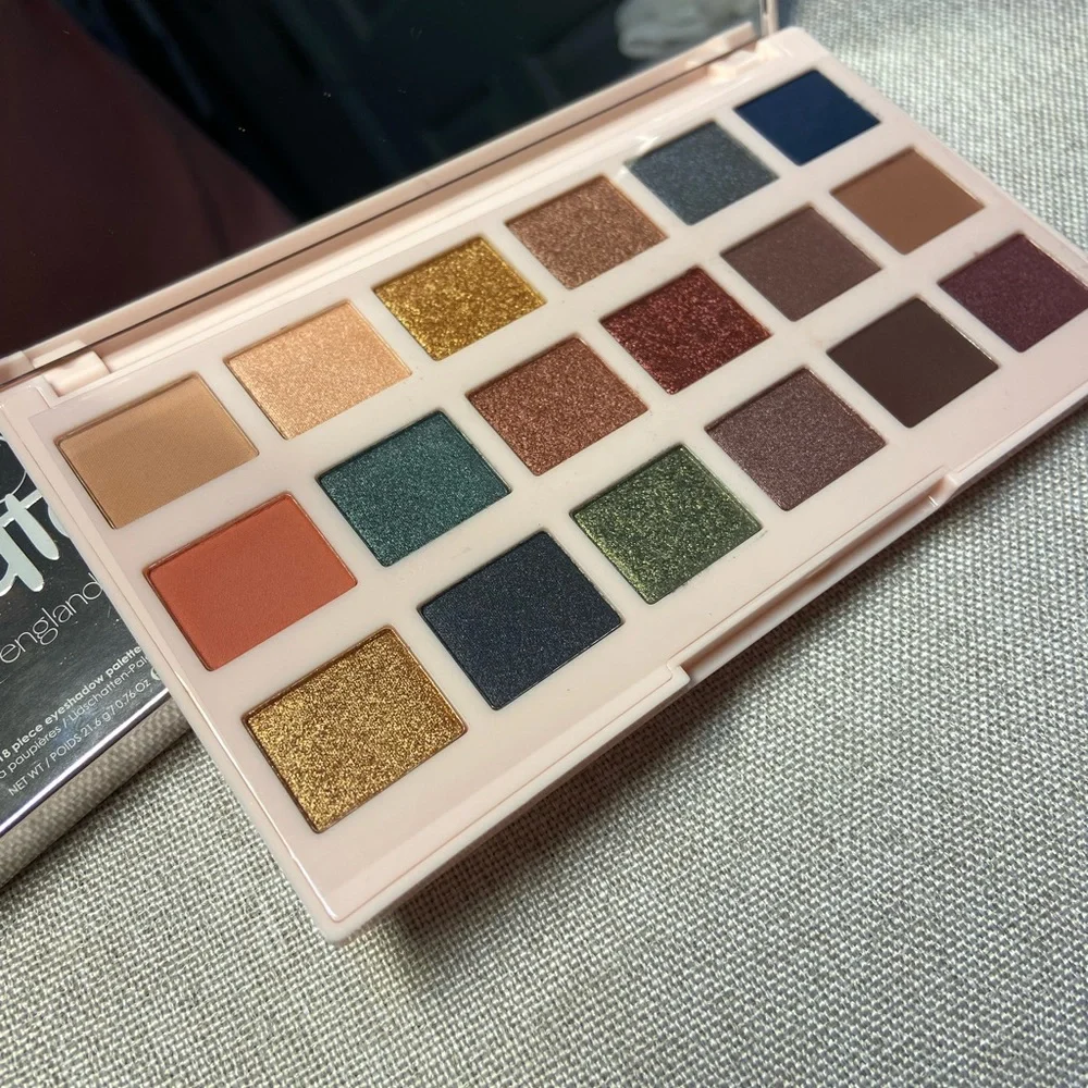 Coates London The Editor Palette -new england. Brand new. 18 pieces.